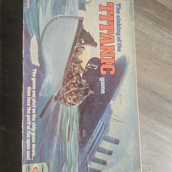 Vintage 1976 The Sinking of the Titanic Board Game - Picture 1 of 8
